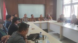 Tolak Pergantian Pj Kades, Warga Patemon Geruduk Kantor Camat Pakusari