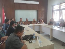 Tolak Pergantian Pj Kades, Warga Patemon Geruduk Kantor Camat Pakusari