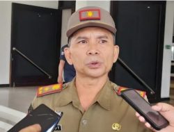 Satpol PP Jember Segel Billboard Tak Berizin, Jalan Jawa Jember Jadi Sorotan Utama