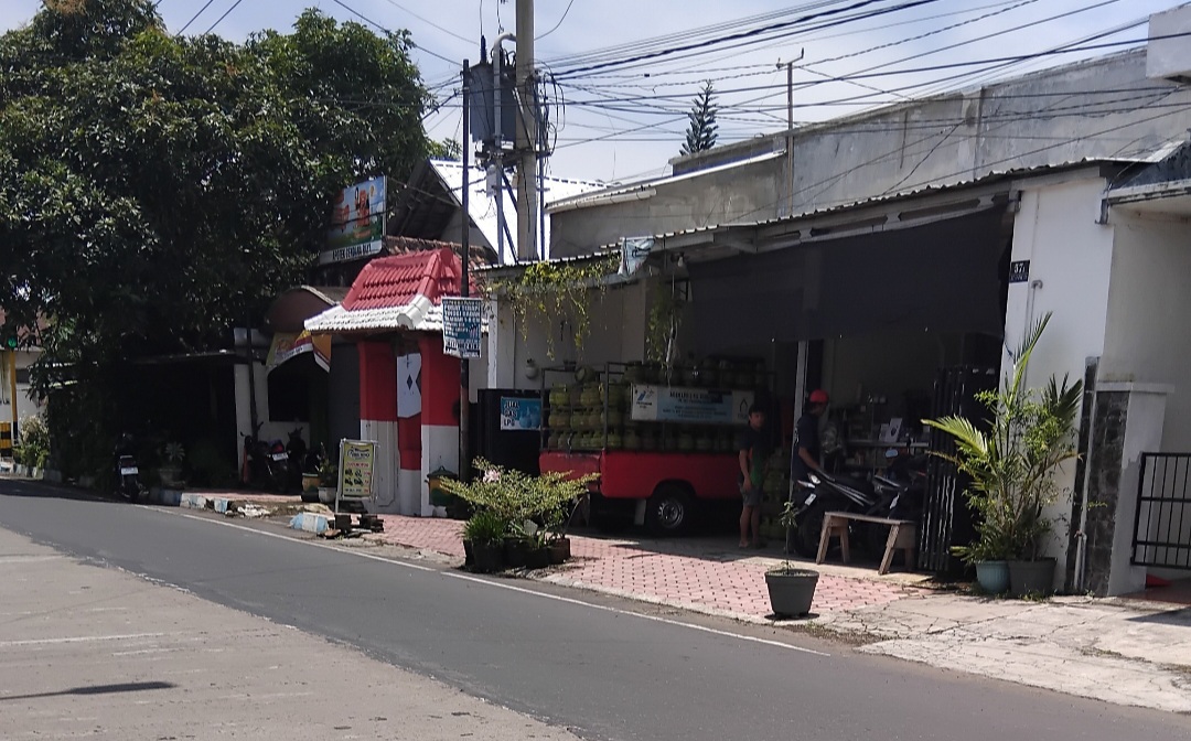 Oknum Distribusi Diduga Salurkan LPG 3 Kg ke Toko Secara Ilegal di Badean Bondowoso