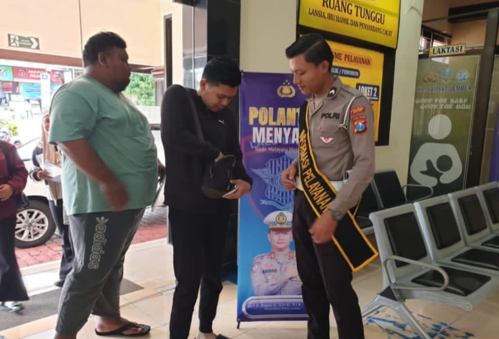 Polantas Menyapa di Samsat Timur, Warga Diimbau Tertib Berlalu Lintas