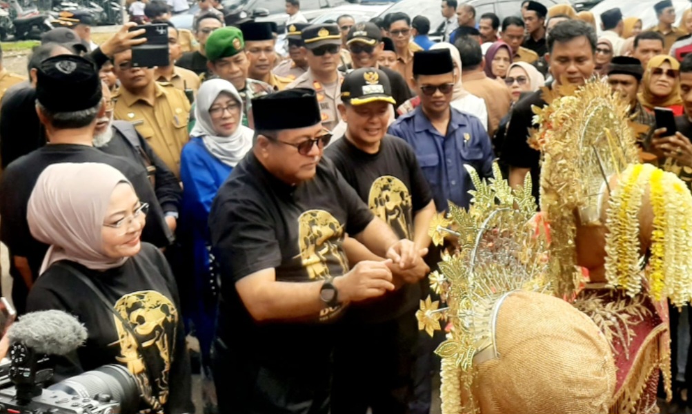 Rano Karno “Pulang Kampuang” ke Pasaman, Disambut Meriah Bupati Welly dan Ribuan Warga