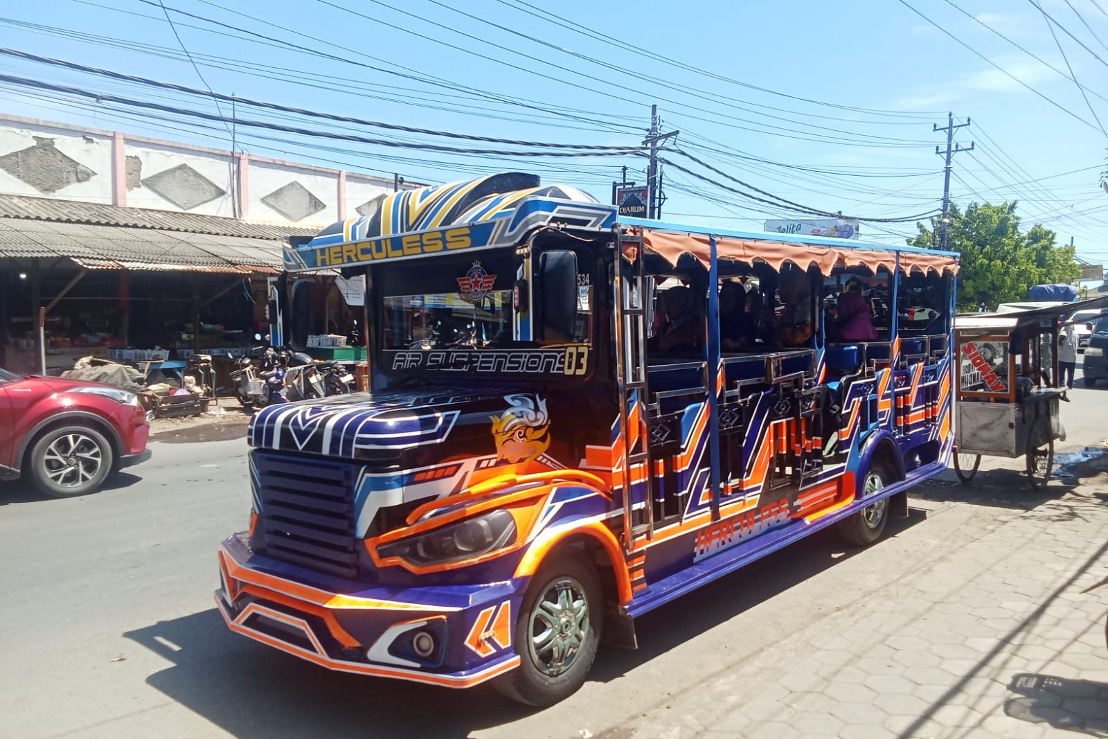 Odong-odong di Pemalang Terpantau Bebas Melintas di Jalan Raya
