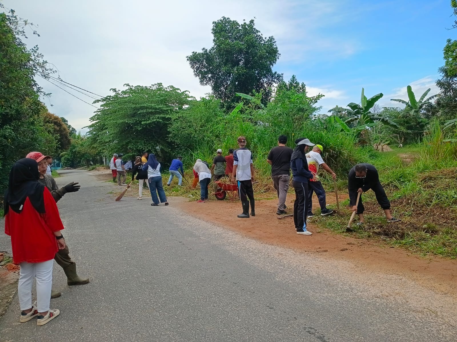 Indonesia Asri di Taman Bunga Pangkalpinang Perkuat Sinergi Warga dan Semangat Gotong Royong