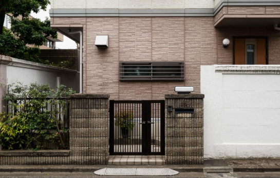 Rumah Minimalis Modern Tapi Baru Setahun Sudah Bocor? Ini Solusinya