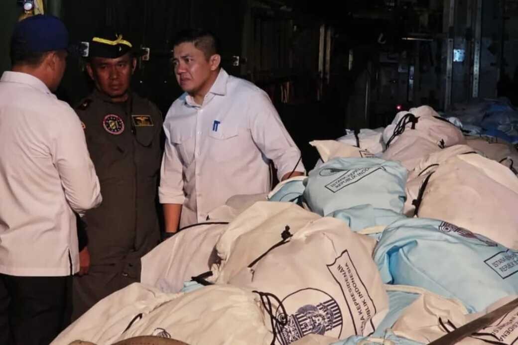Tanggap Darurat NTT Diperkuat, Teddy Indra Wijaya Kawal Distribusi Bantuan hingga Wilayah Terdampak