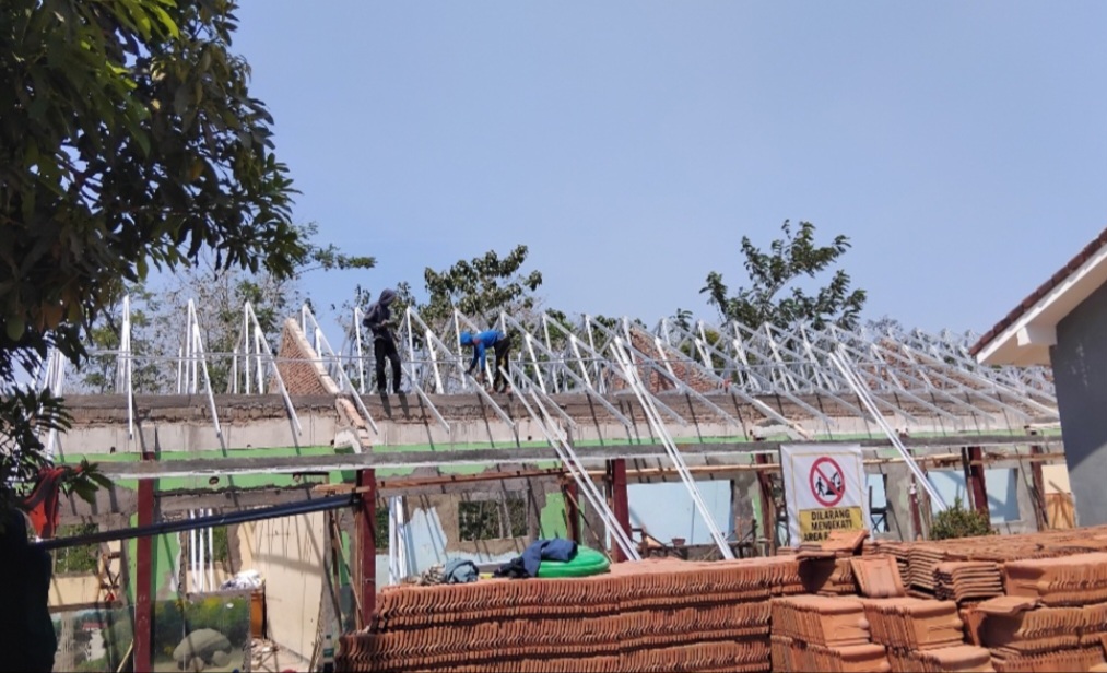 Rp482 Juta Dana APBN Digelontorkan, Proyek Revitalisasi SDN Ampelan 1 Bondowoso Diduga Abaikan K3